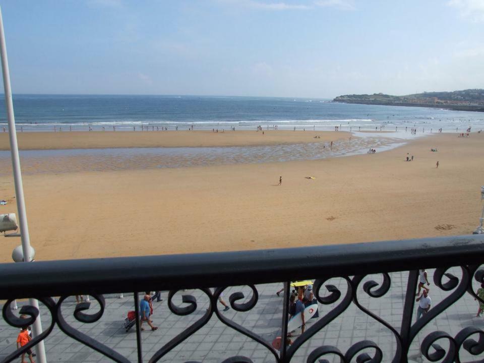 Vivienda en Gijon frente al mar Villa Buitenkant foto